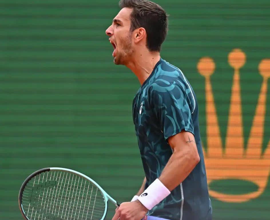 开云入口-费德勒重返赛场，出色发挥首场状态出色，西班牙队观众沸腾！